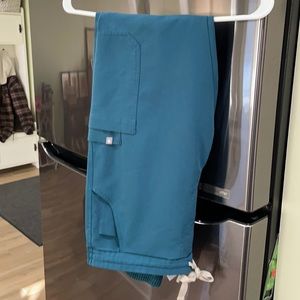 Figs Yola scrub pants sz M in Teal